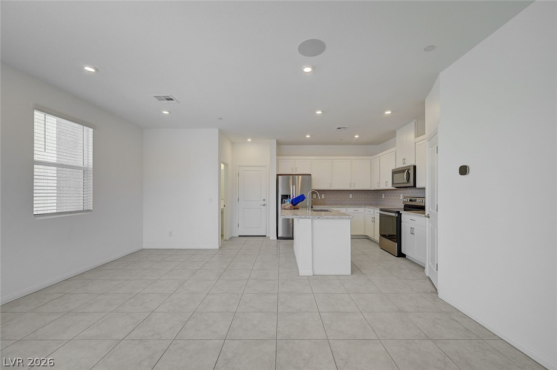 242 Freeport View Place Property Photo 3