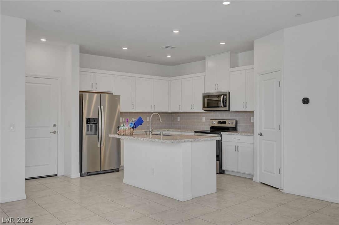 242 Freeport View Place Property Photo 5