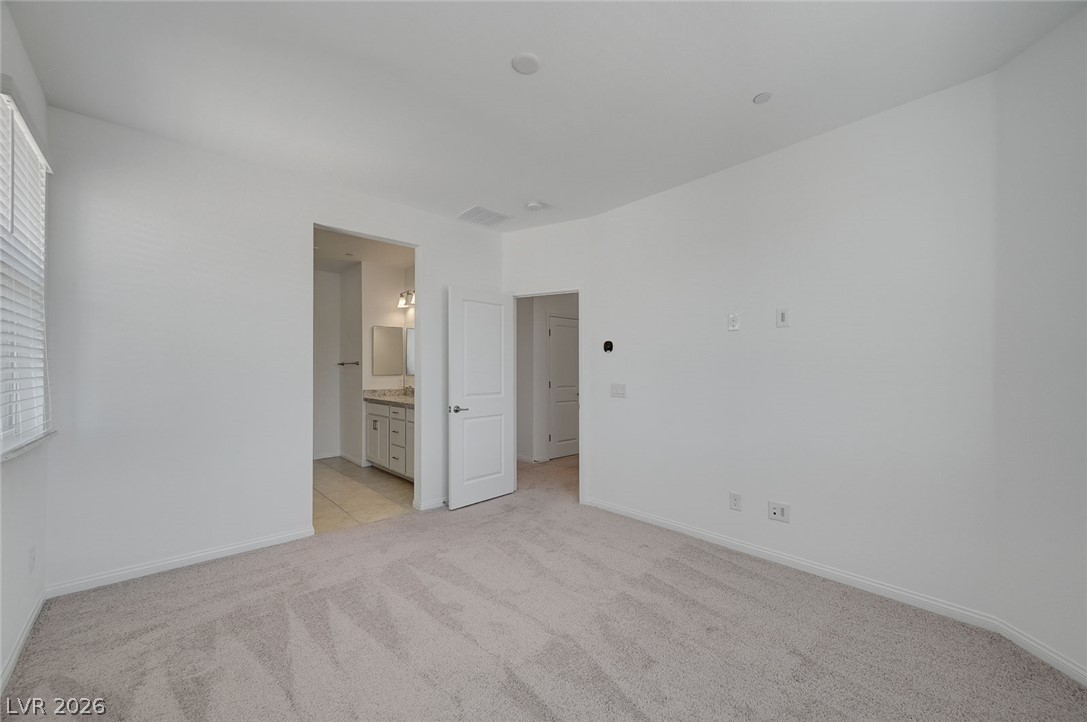 242 Freeport View Place Property Photo 8