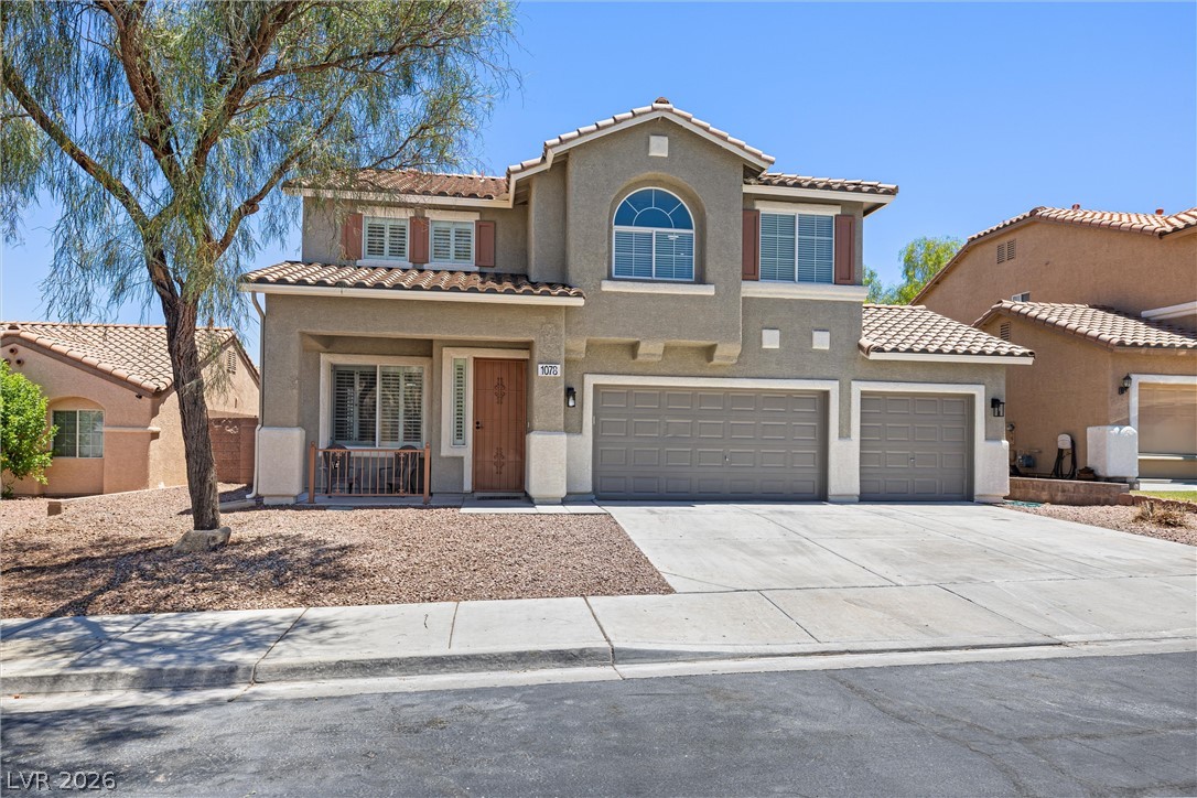 1078 Silver Star Street Property Photo 3