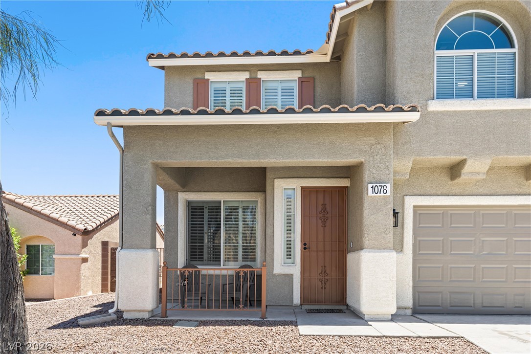 1078 Silver Star Street Property Photo 4