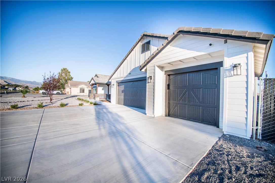1151 East Blackhorn Property Photo 4