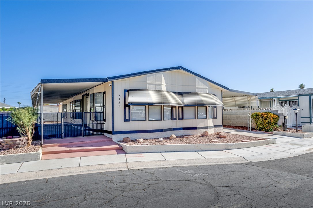 5436 Tres Piedras Road Property Photo 4