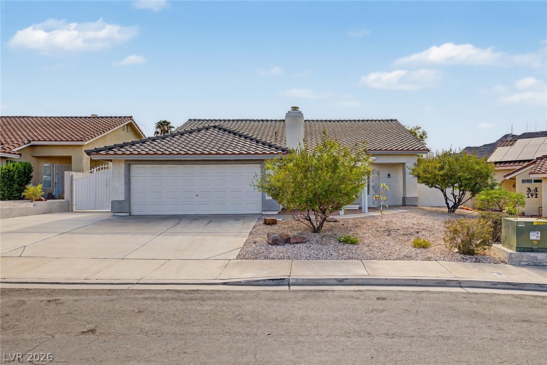 825 Cypress Pines Way Property Photo 2
