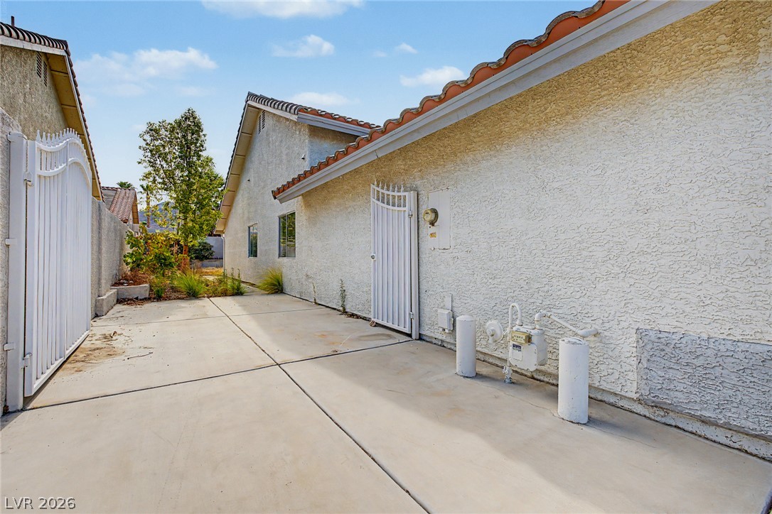 825 Cypress Pines Way Property Photo 3