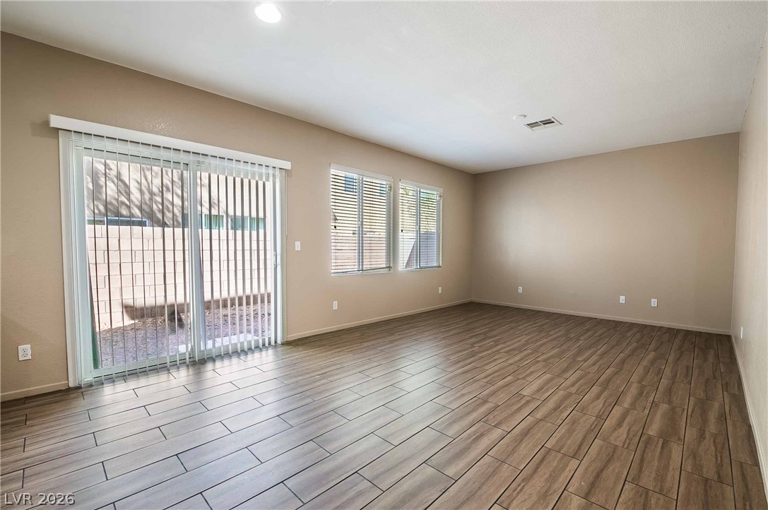 3925 Meadow Foxtail Drive Property Photo 5