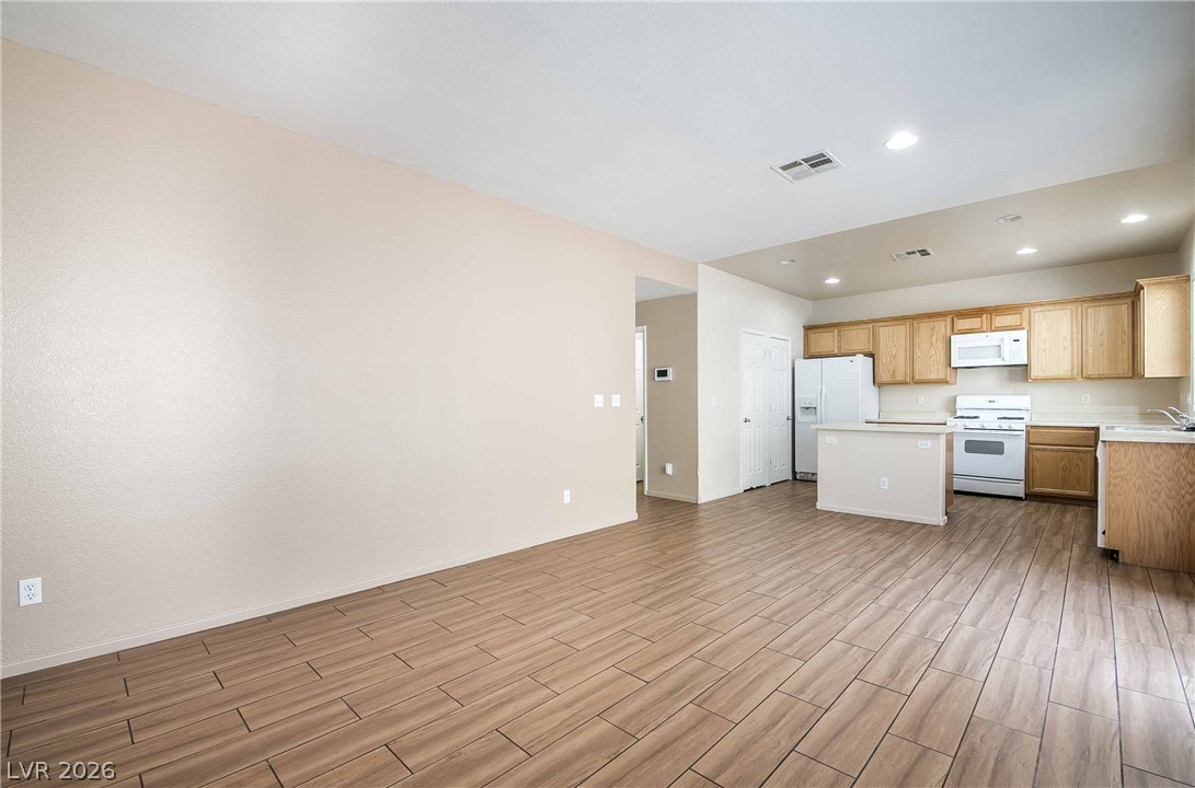 3925 Meadow Foxtail Drive Property Photo 6