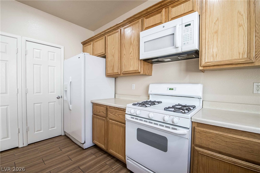 3925 Meadow Foxtail Drive Property Photo 8