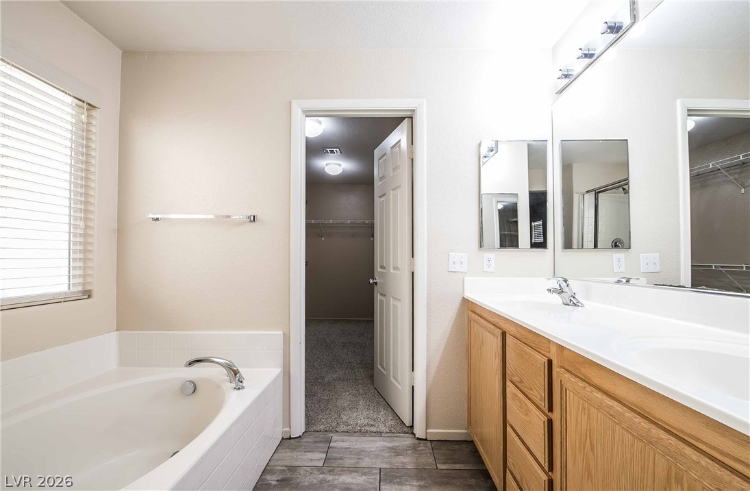 3925 Meadow Foxtail Drive Property Photo 14