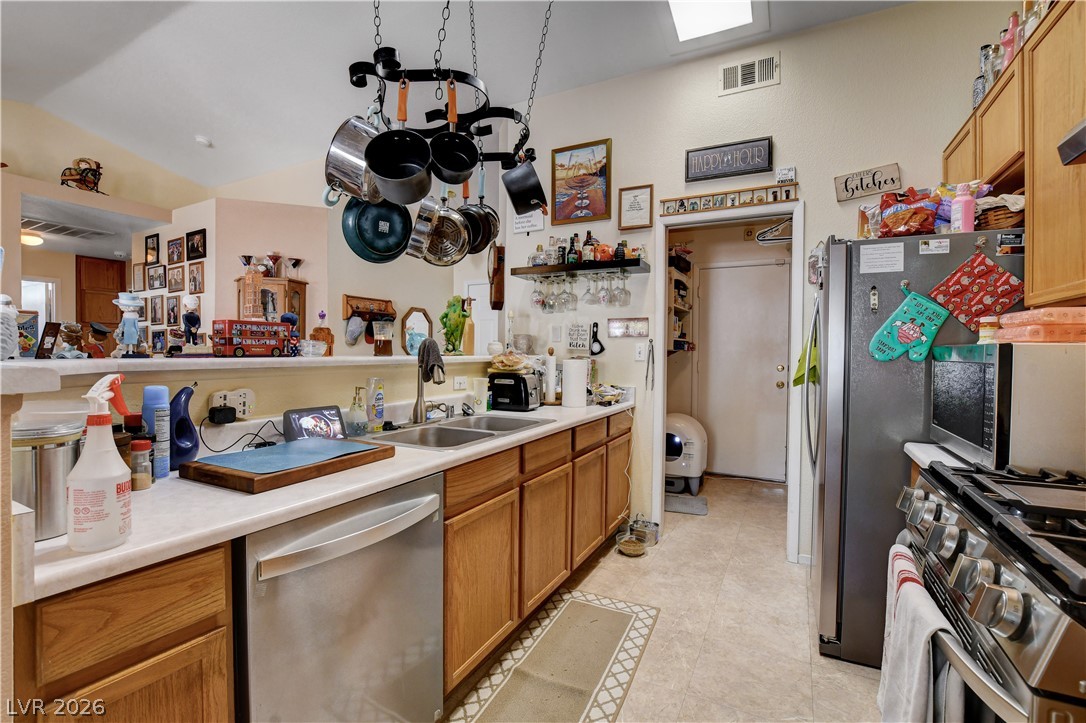 5123 Crystal Cavern Way Property Photo 7