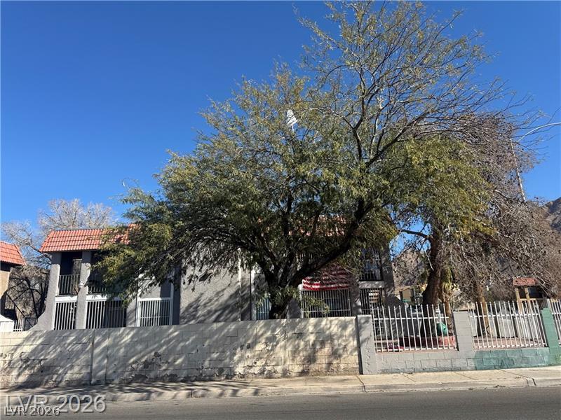 2185 Exeter Drive Property Photo 3