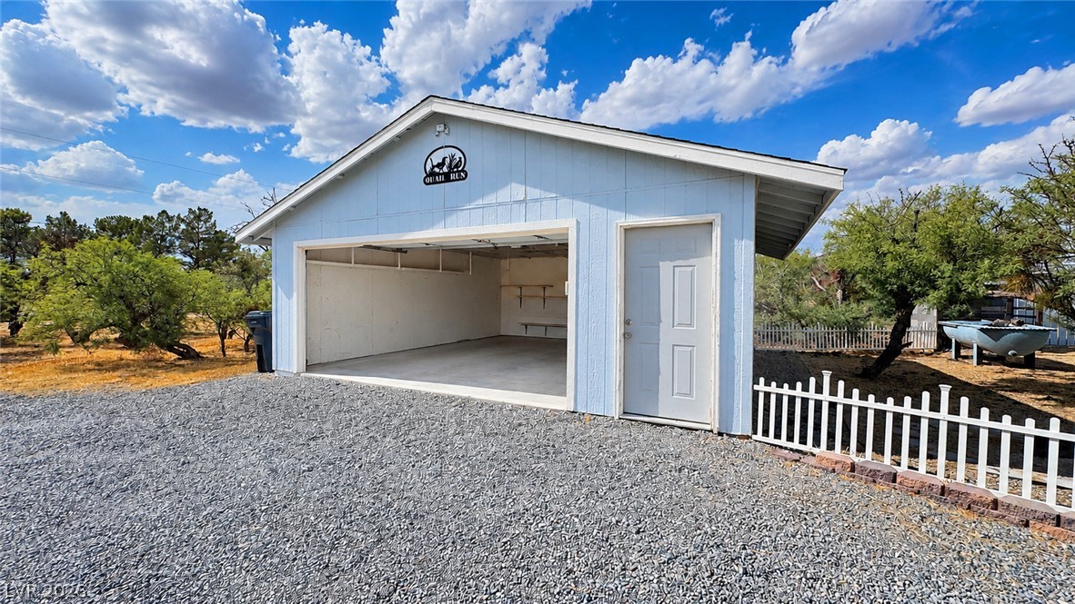 5551 Money Street Property Photo 6