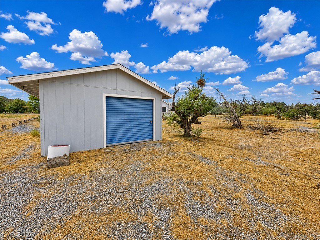 5551 Money Street Property Photo 11
