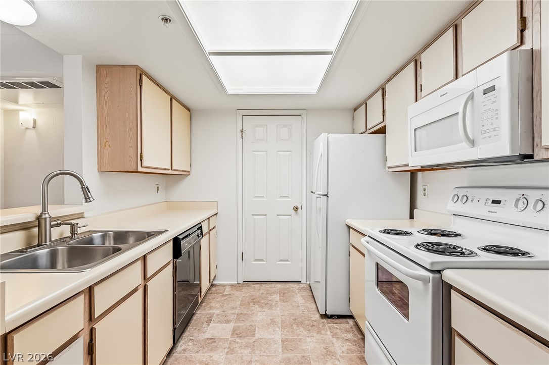 3550 Bay Sands Drive 2037 Property Photo 4