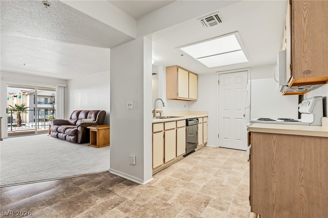 3550 Bay Sands Drive 2037 Property Photo 11