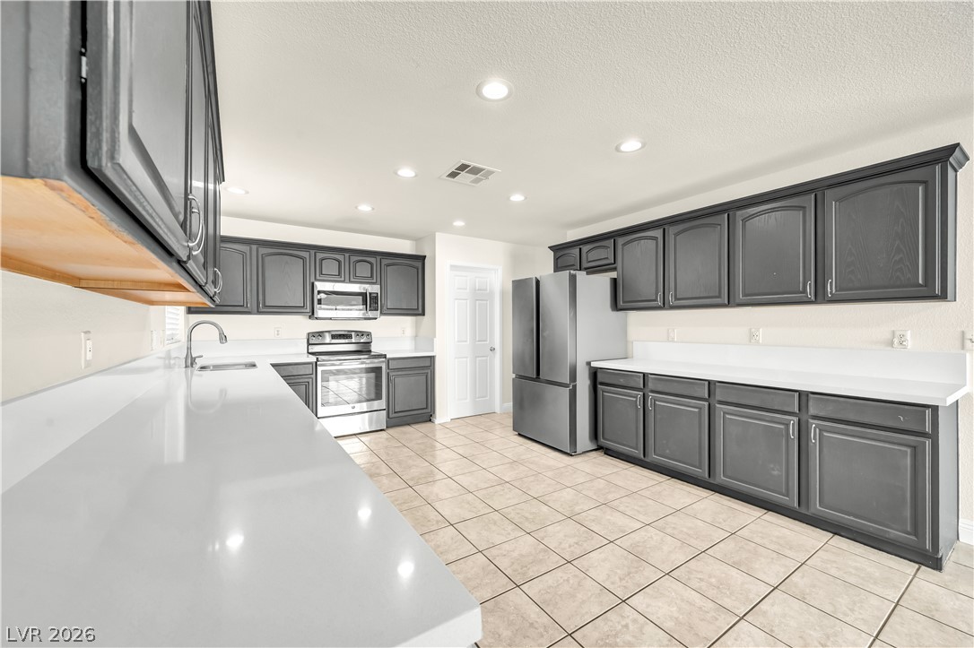 8616 Majestic Pine Avenue Property Photo 10
