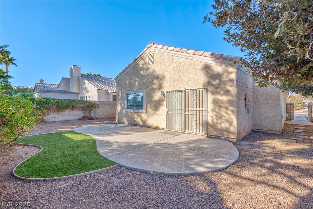 8661 Freeport Lane Property Photo 10