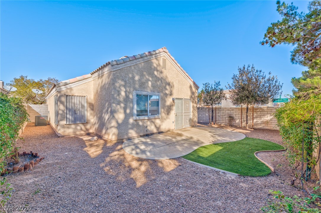 8661 Freeport Lane Property Photo 11