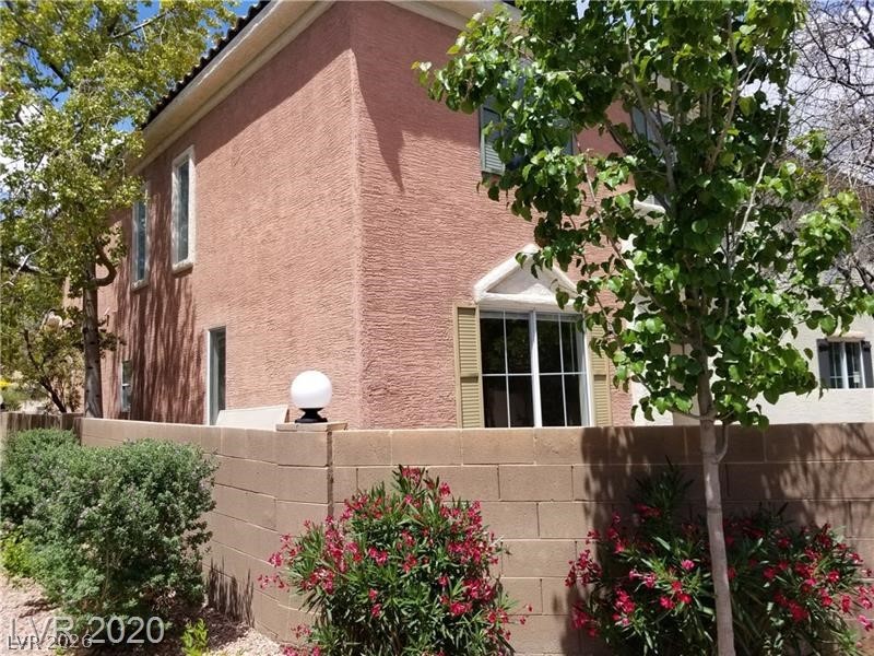 9937 La Paca Avenue Property Photo 7