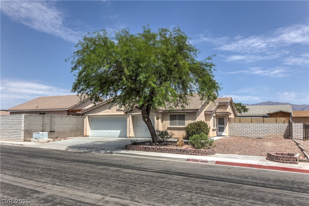 2508 Hollow Oak Avenue Property Photo 2