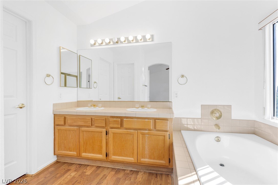 1444 Country Hollow Drive Property Photo 16