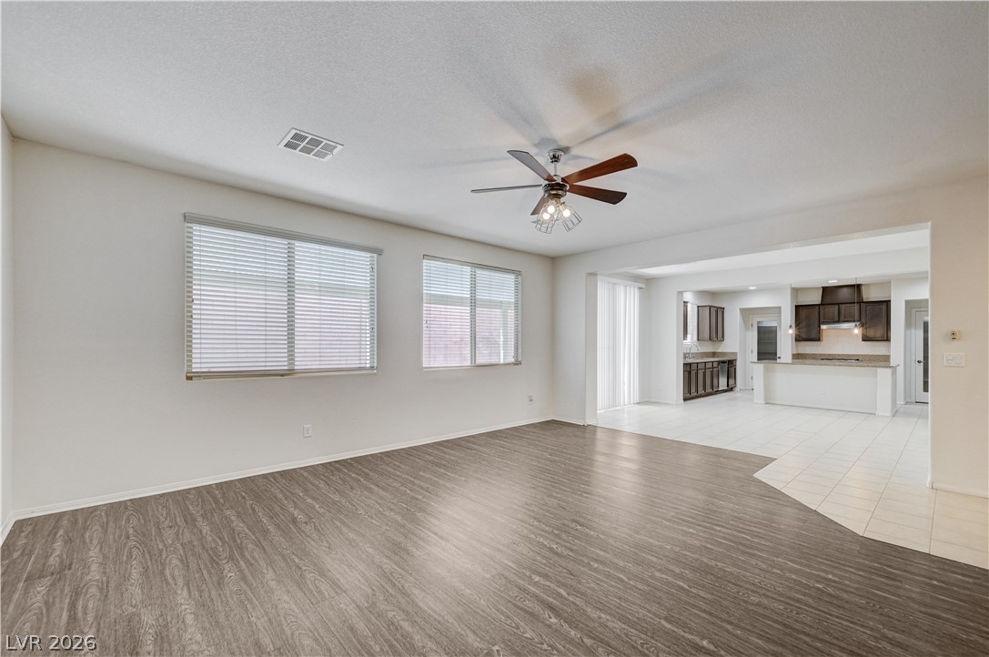6637 Cliff Shore Court Property Photo 4