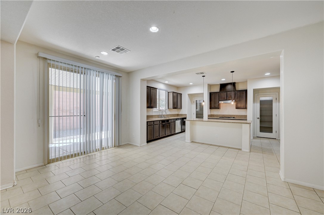 6637 Cliff Shore Court Property Photo 8