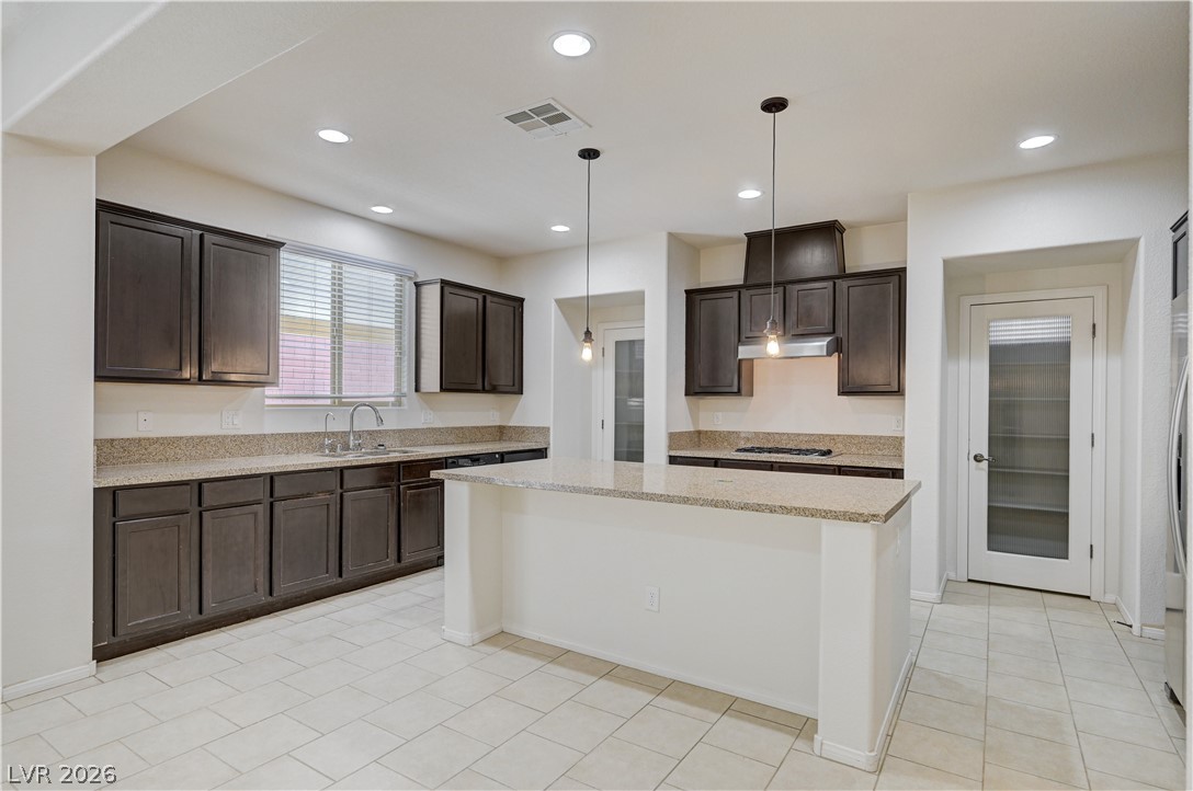 6637 Cliff Shore Court Property Photo 10