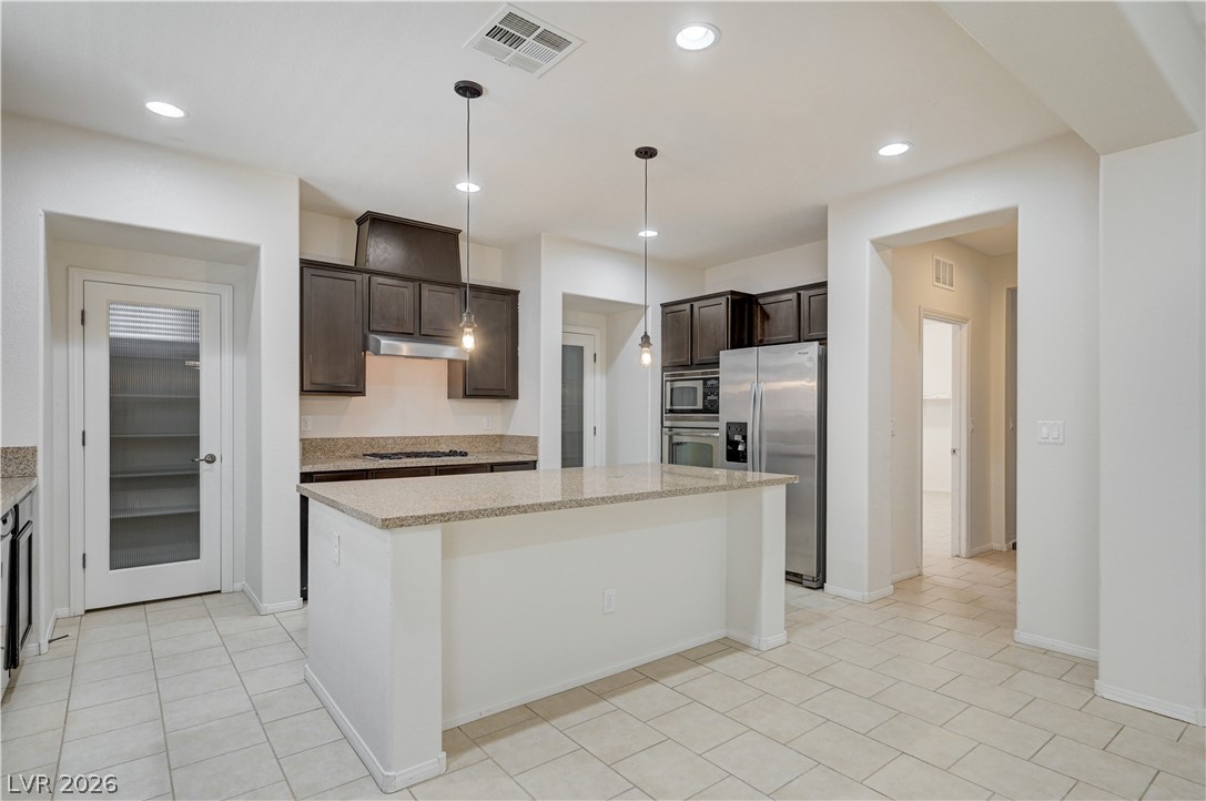 6637 Cliff Shore Court Property Photo 11