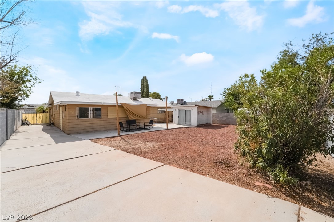 836 Benita Place Property Photo 3