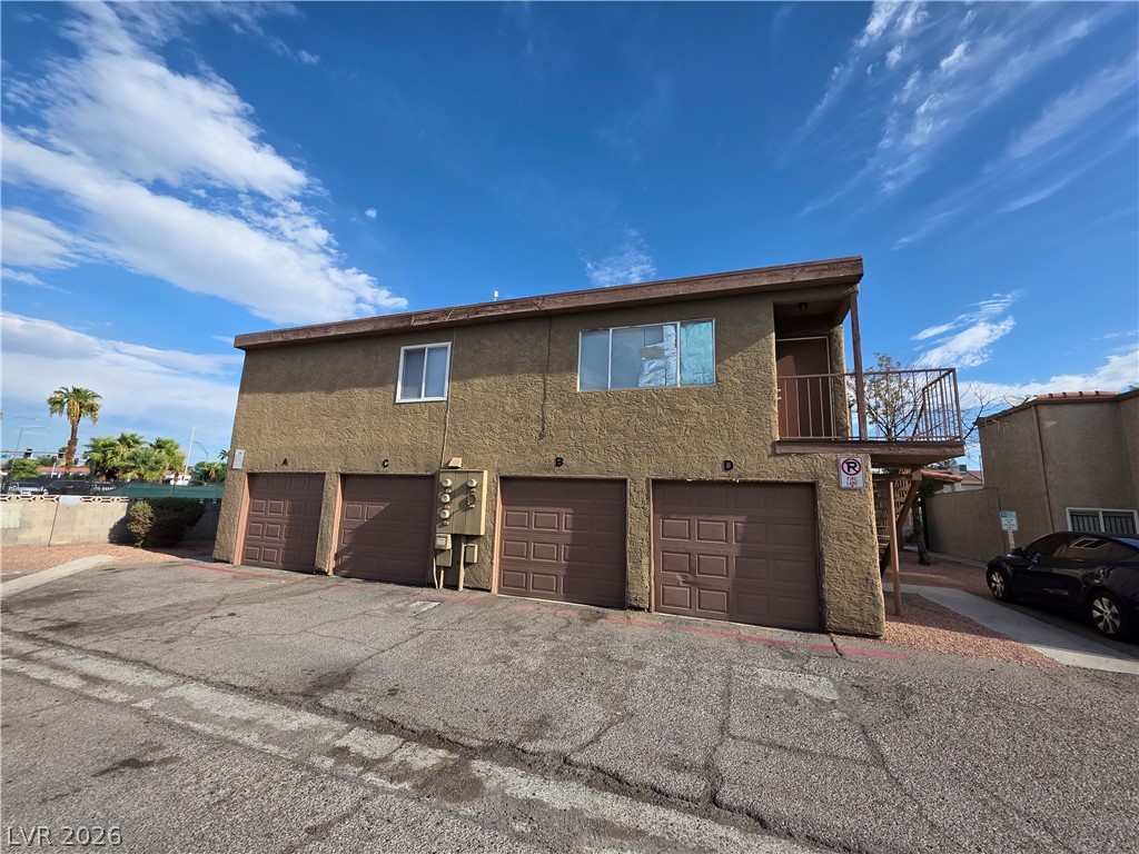 574 Roxella Lane C Property Photo 3