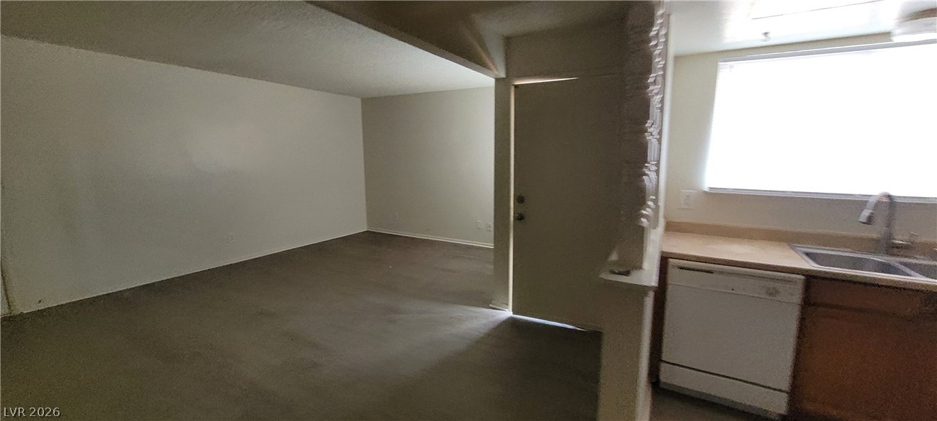 574 Roxella Lane C Property Photo 6