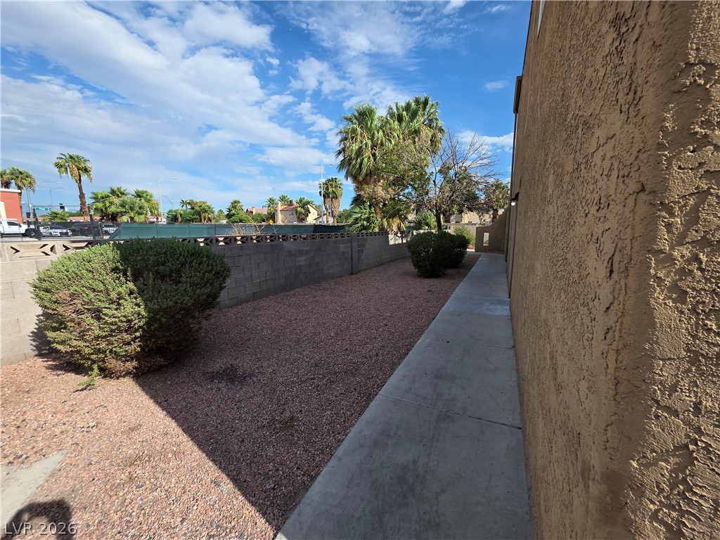 574 Roxella Lane C Property Photo 7