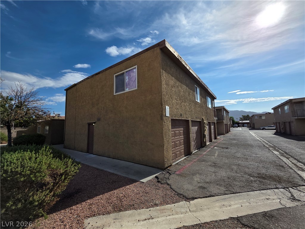 574 Roxella Lane C Property Photo 8