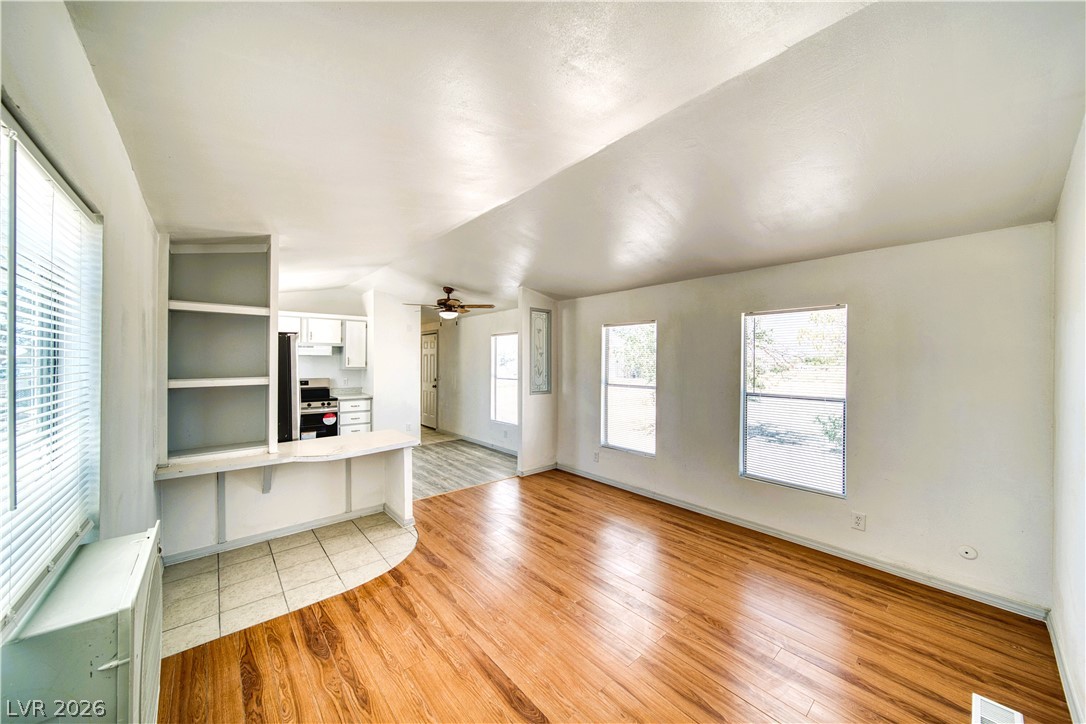 6920 Oakridge Avenue Property Photo 4