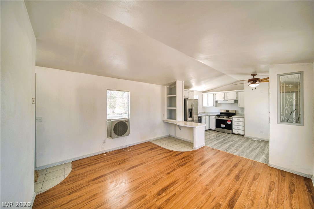 6920 Oakridge Avenue Property Photo 5