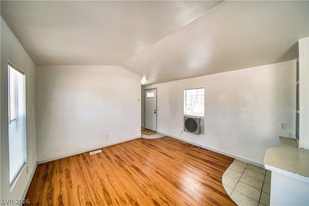 6920 Oakridge Avenue Property Photo 6