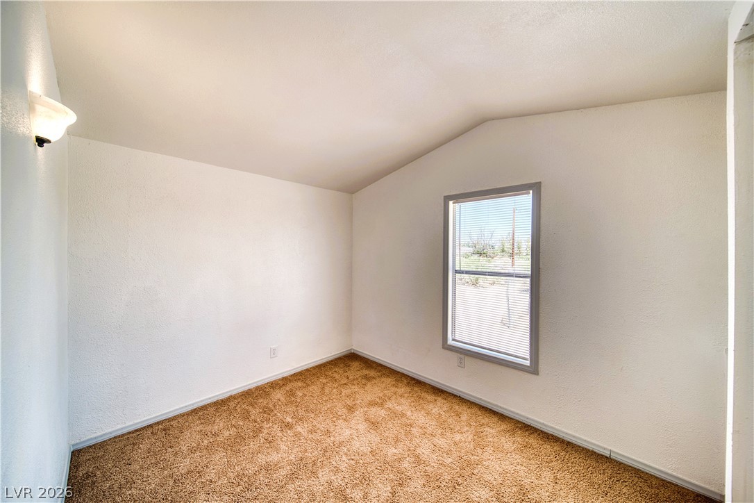 6920 Oakridge Avenue Property Photo 11