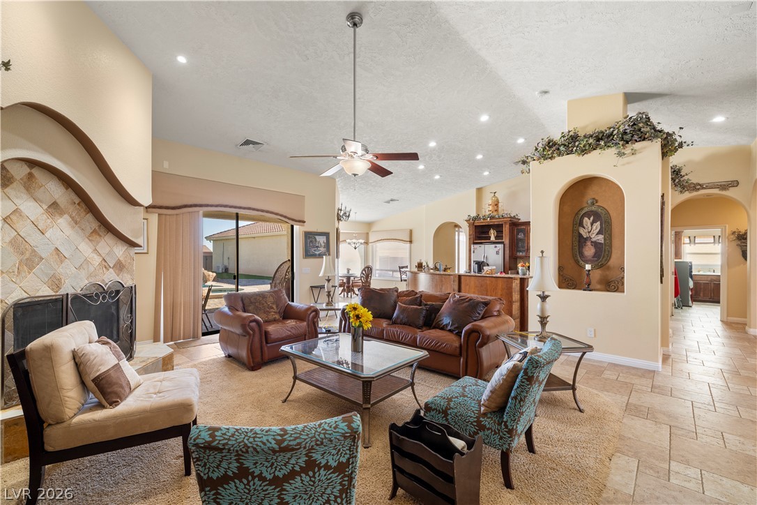2181 East Winery Road Property Photo 11
