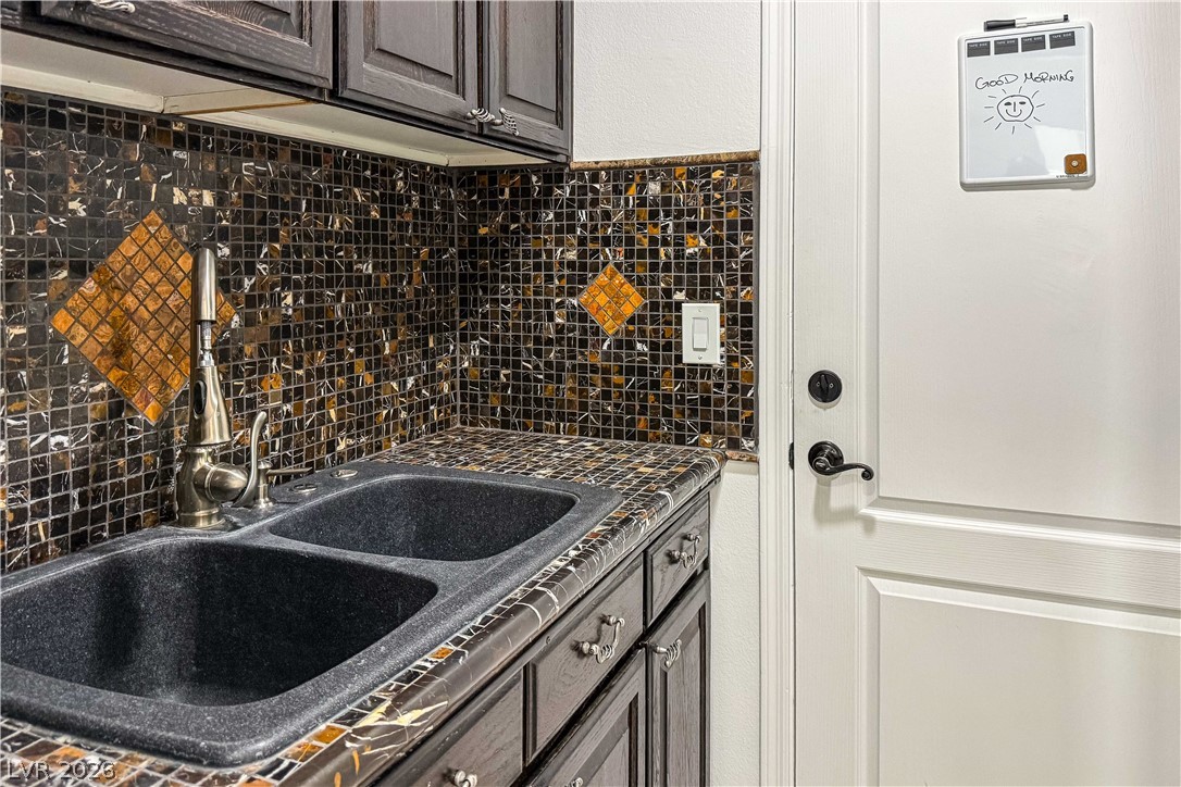 2909 Sterling Cove Drive Property Photo 34