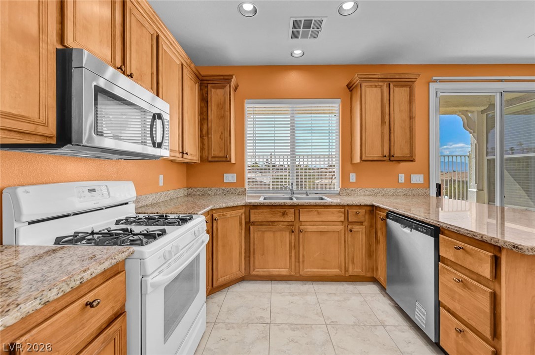 977 Sparkling Light Street Property Photo 33