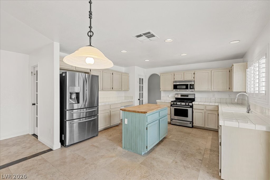 2000 Silverton Drive Property Photo 15