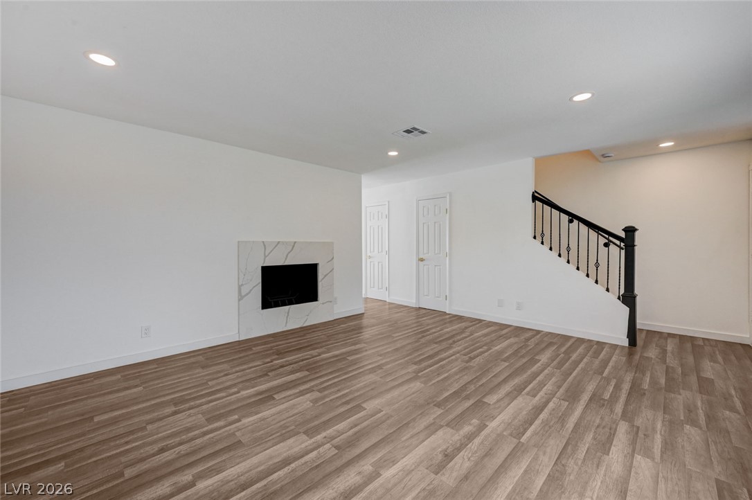 571 Greenbriar Townhouse Way Property Photo 6