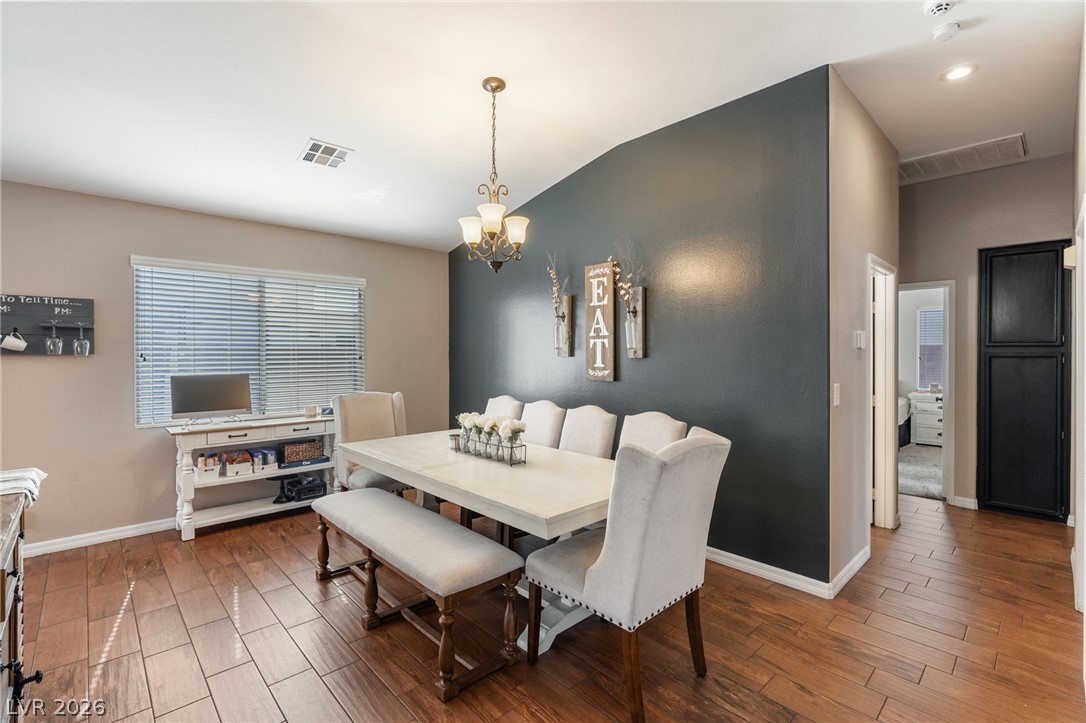 330 Desert Knolls Street Property Photo 10