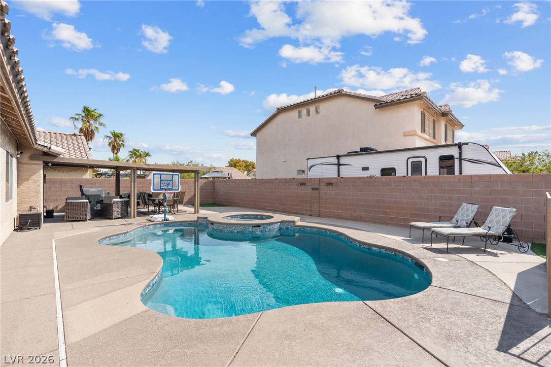 330 Desert Knolls Street Property Photo 33