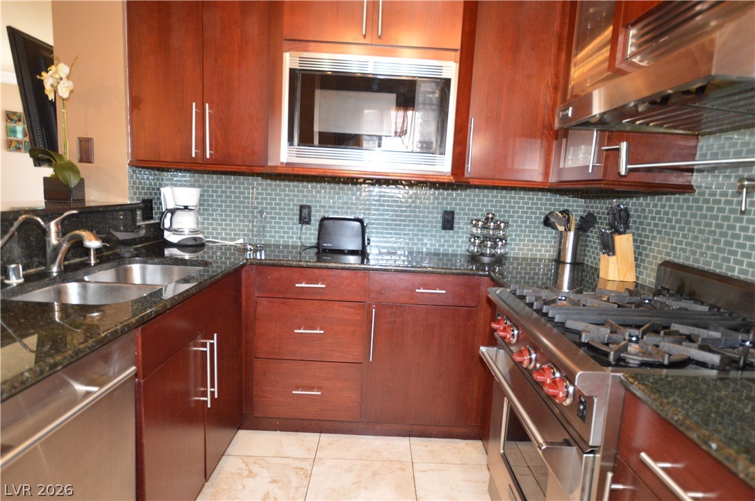 210 East Flamingo Road 421 Property Photo 8