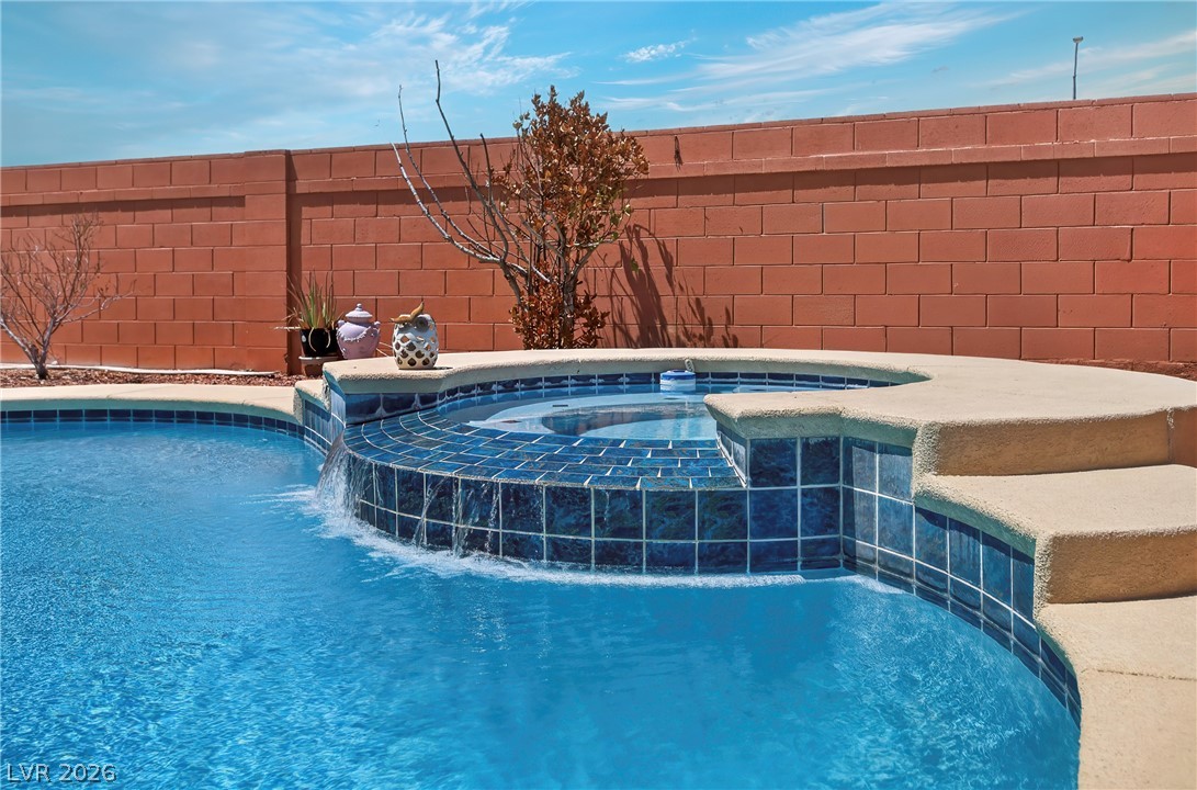 1035 Devon Lake Street Property Photo 14