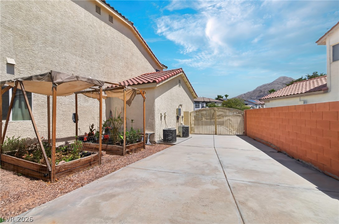 1035 Devon Lake Street Property Photo 29