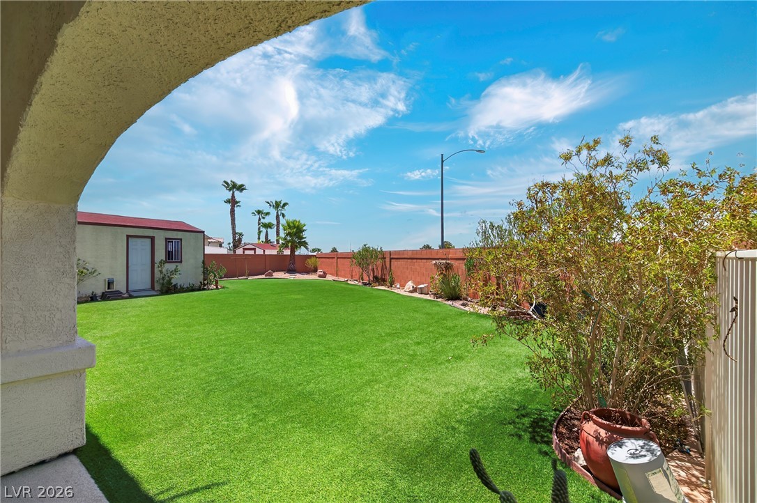 1035 Devon Lake Street Property Photo 32
