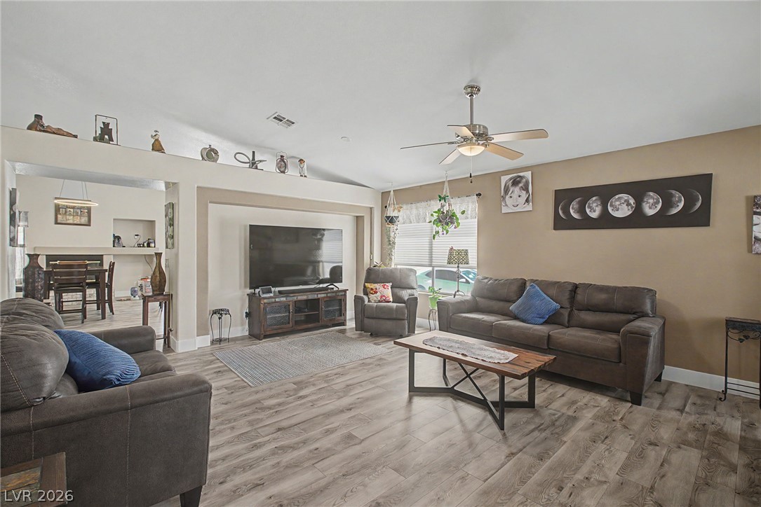 4316 Blushed Meadows Road Property Photo 8